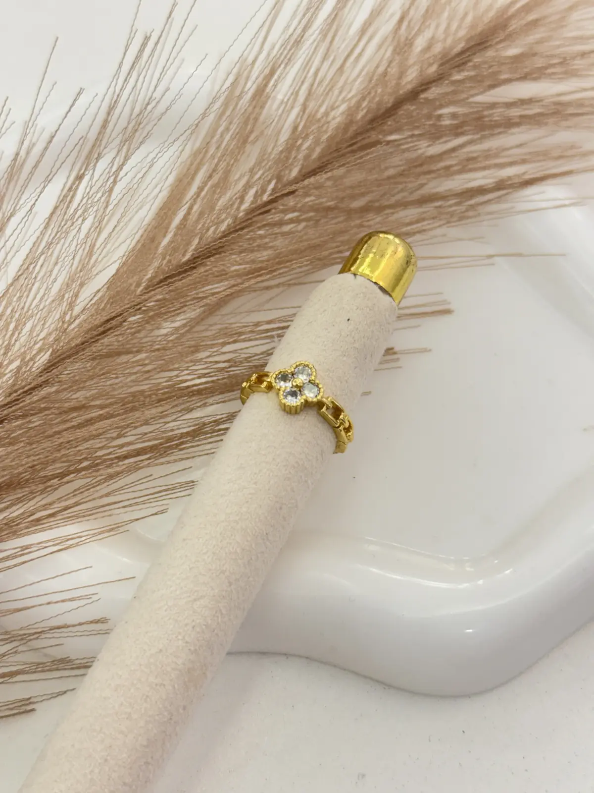 A00-418 Anillo dorado van cleff cadena piedras blancas
