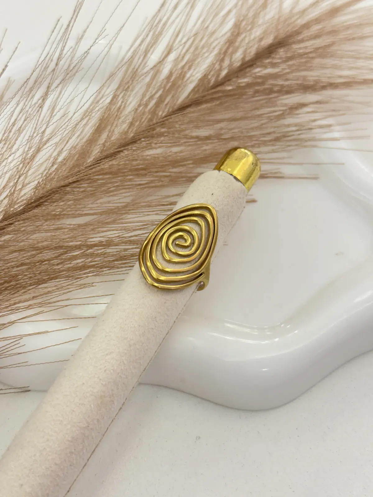 A00-736 Anillo dorado espiral fino