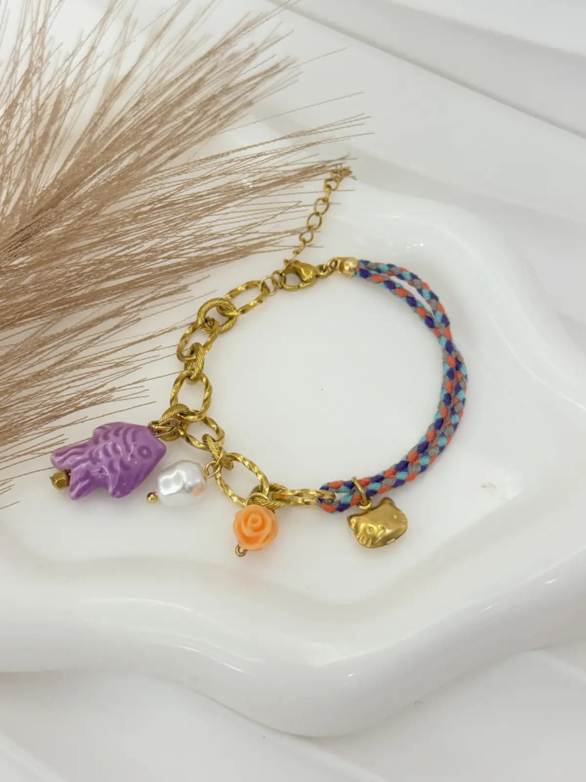 BR00-357 Pulsera dorada mitad cordon pez lila