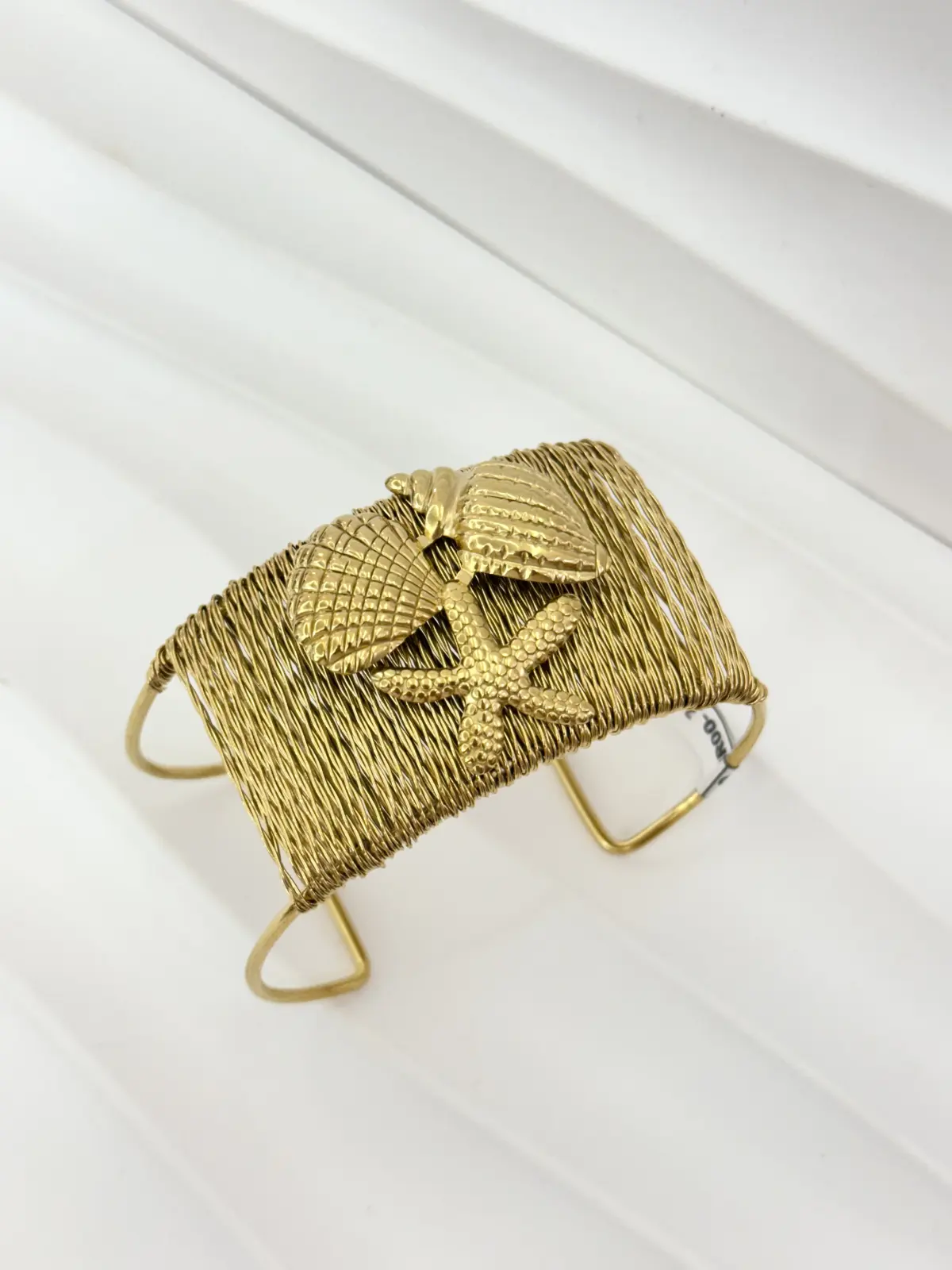 BR00-381 Pulsera dorada ancha estrella y concha de mar