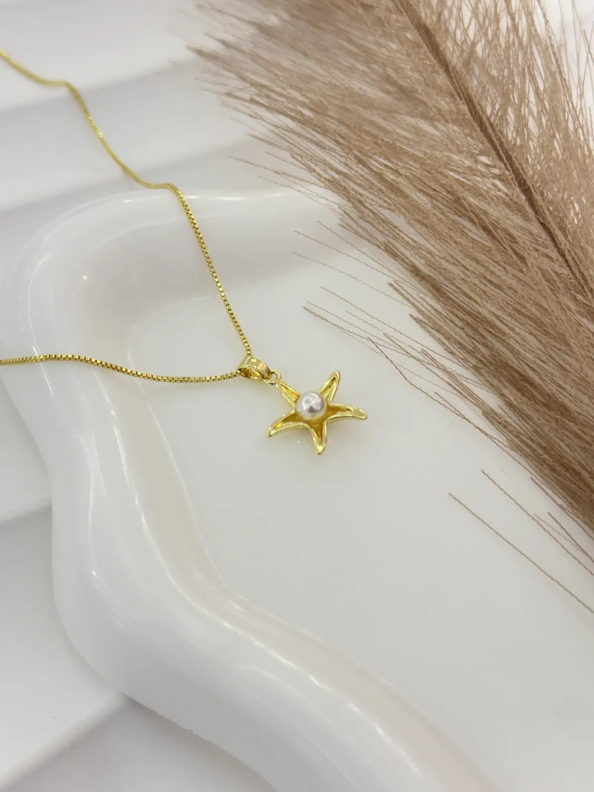 C00-995 Cadena dorada dije estrella de mar y una perla