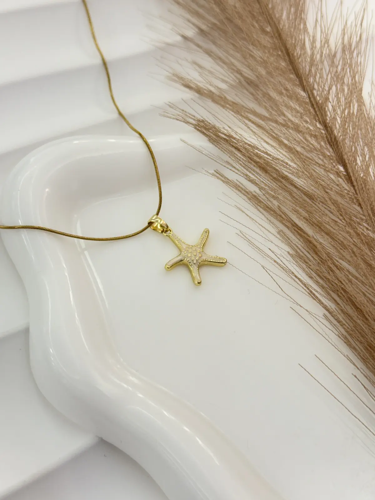 C01-123 Cadena dorada dije de estrella de mar nacrada