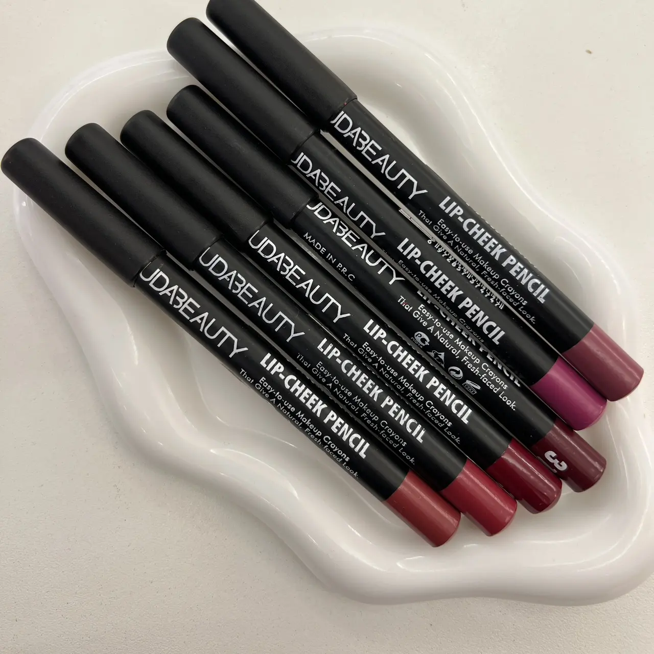 huda delineador #302