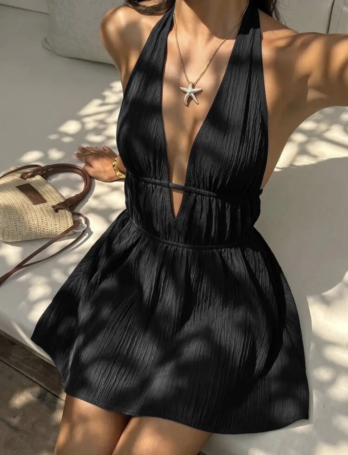Vestido corto negro estilo A de cuello en V Talla M